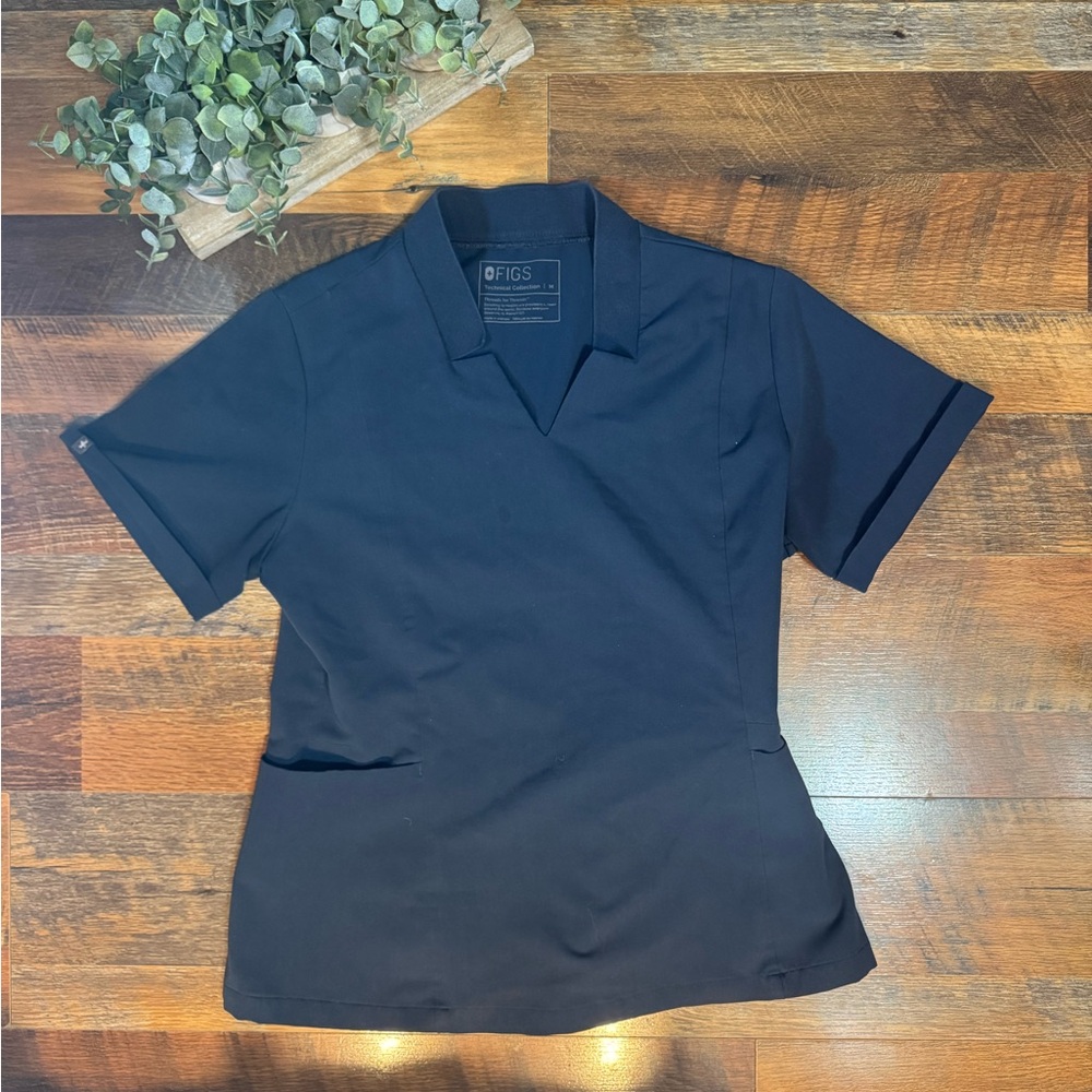 Figs Women’s Inala Scrub Top – Dark Harbor, Medium
